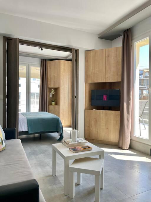 Domus City Apartment With Wonderful Balcony テッサロニキ エクステリア 写真
