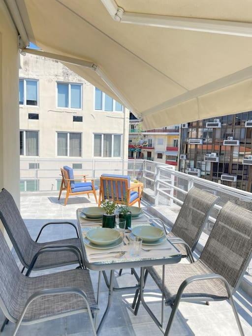 Domus City Apartment With Wonderful Balcony テッサロニキ エクステリア 写真